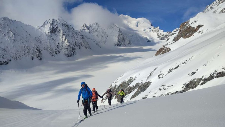 Un magnifique raid à skis en Oisans début mai