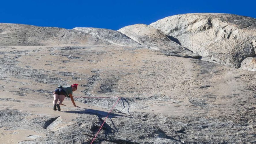 Grimpe exceptionnelle au Yosemite, Tuolumne Meadows, en Août