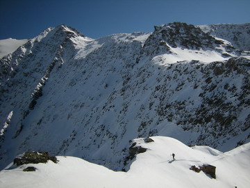 La sortie en ski de randonnée au dessus du couloir Nord de Chaborgne, en vue du sommet
