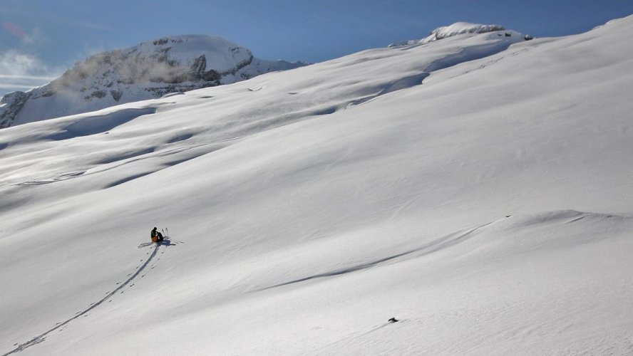 Solitude en ski de randonnée sur le désert de Platé, Flaine