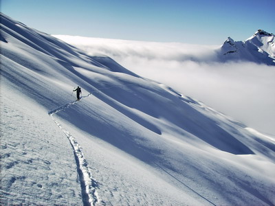 en montant à la pointe d'Anterne en ski de randonnée